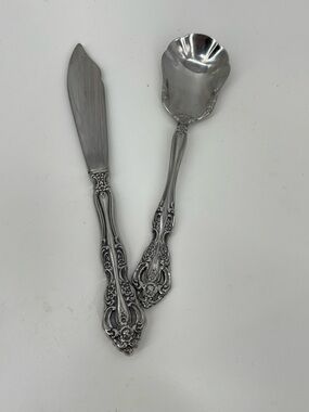 Oneida Butter Knife and Sugar Shell Spoon Set, Michelangelo Pattern